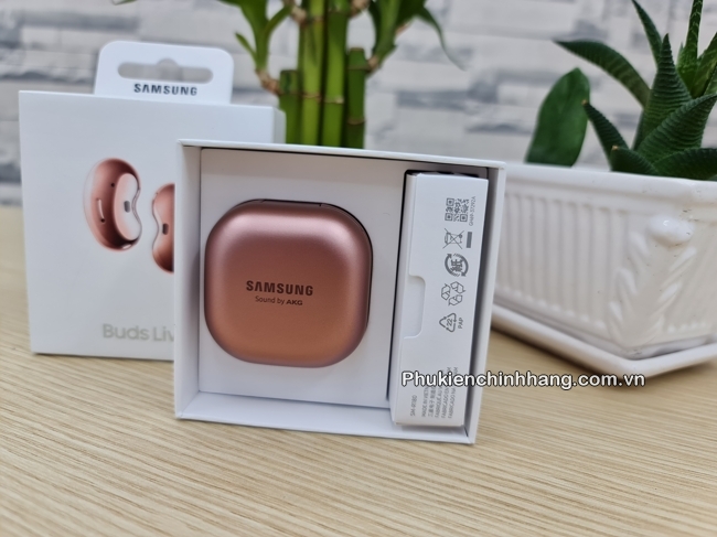 Tai nghe Bluetooth Galaxy Buds Live dung lượng pin và thời gian sử dụng ấn tượng